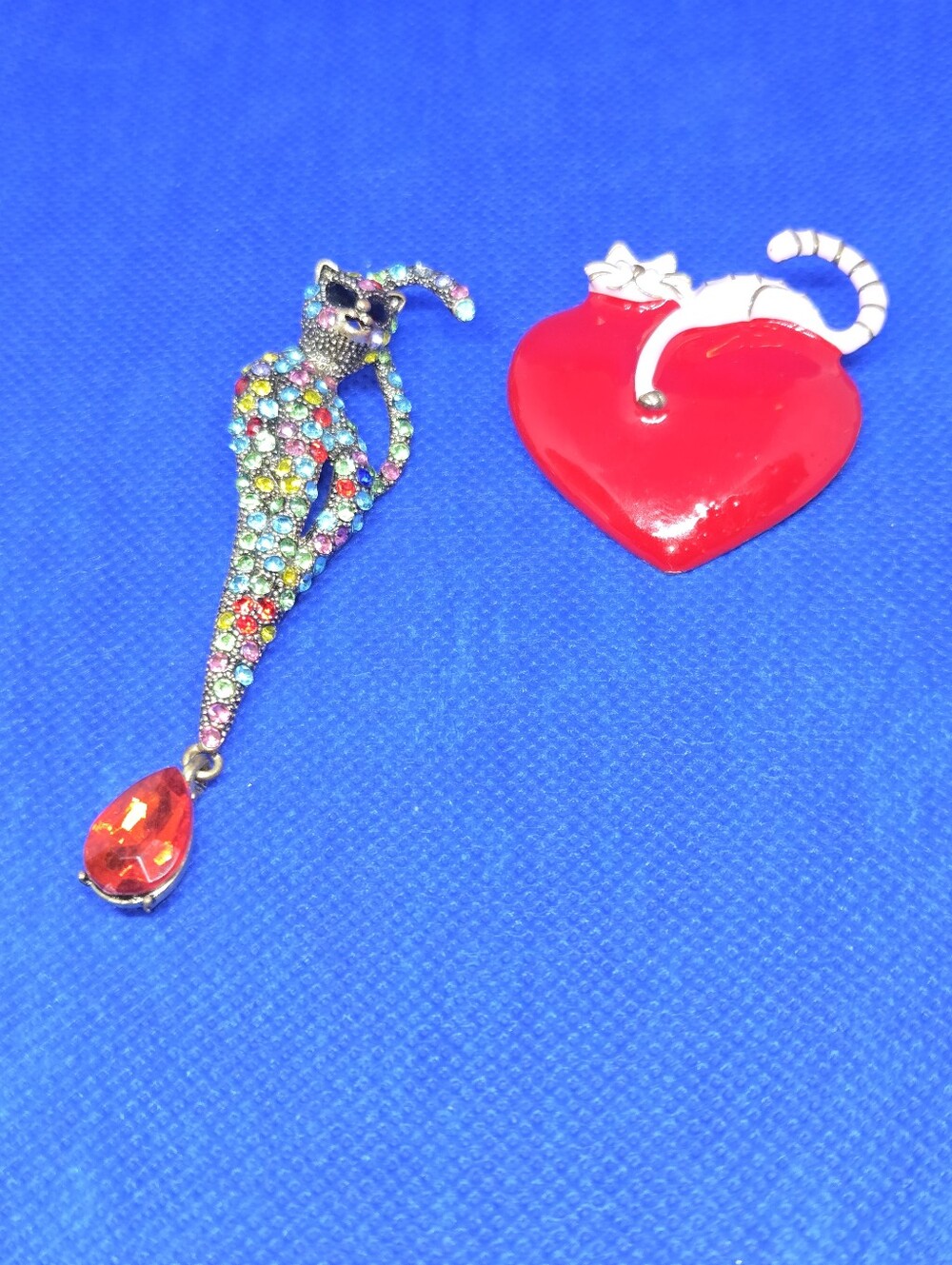 Super playful indie/alt multi-color cat brooch lot perfect for jackets, cardigan